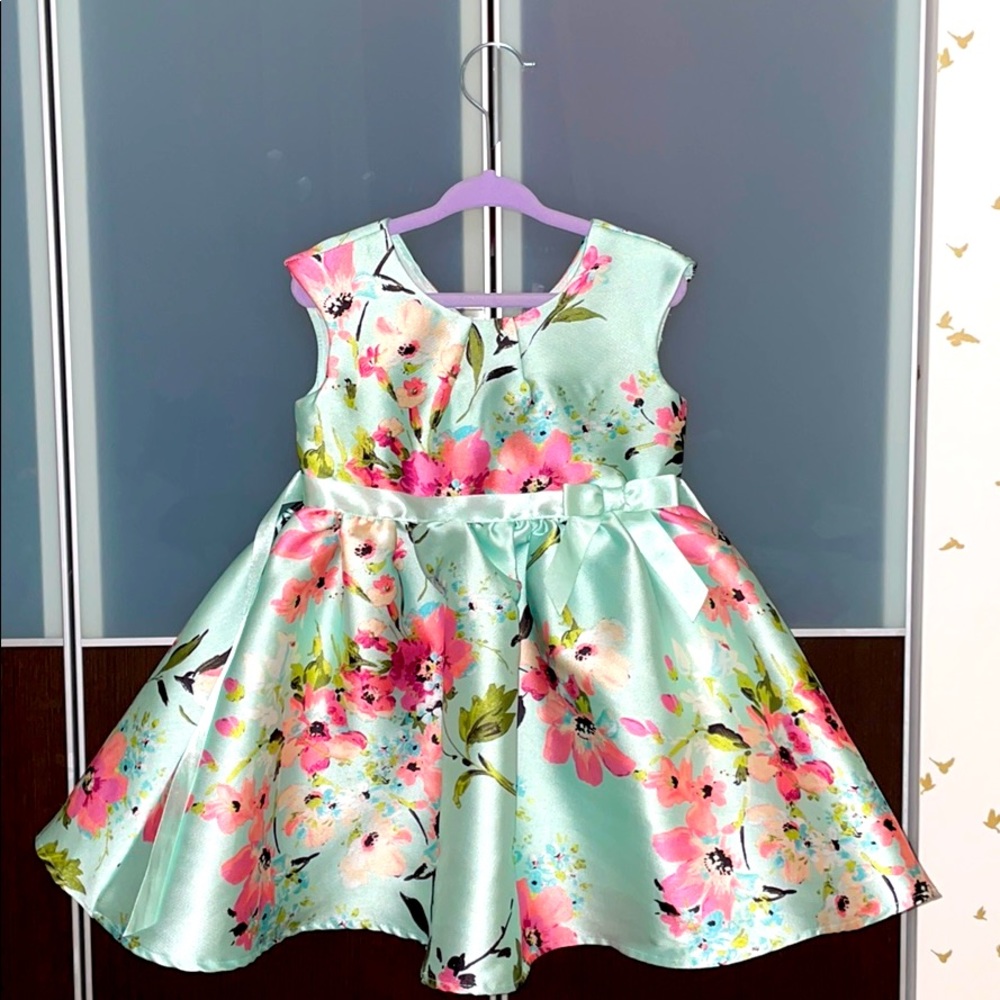 Stunning mint green dress